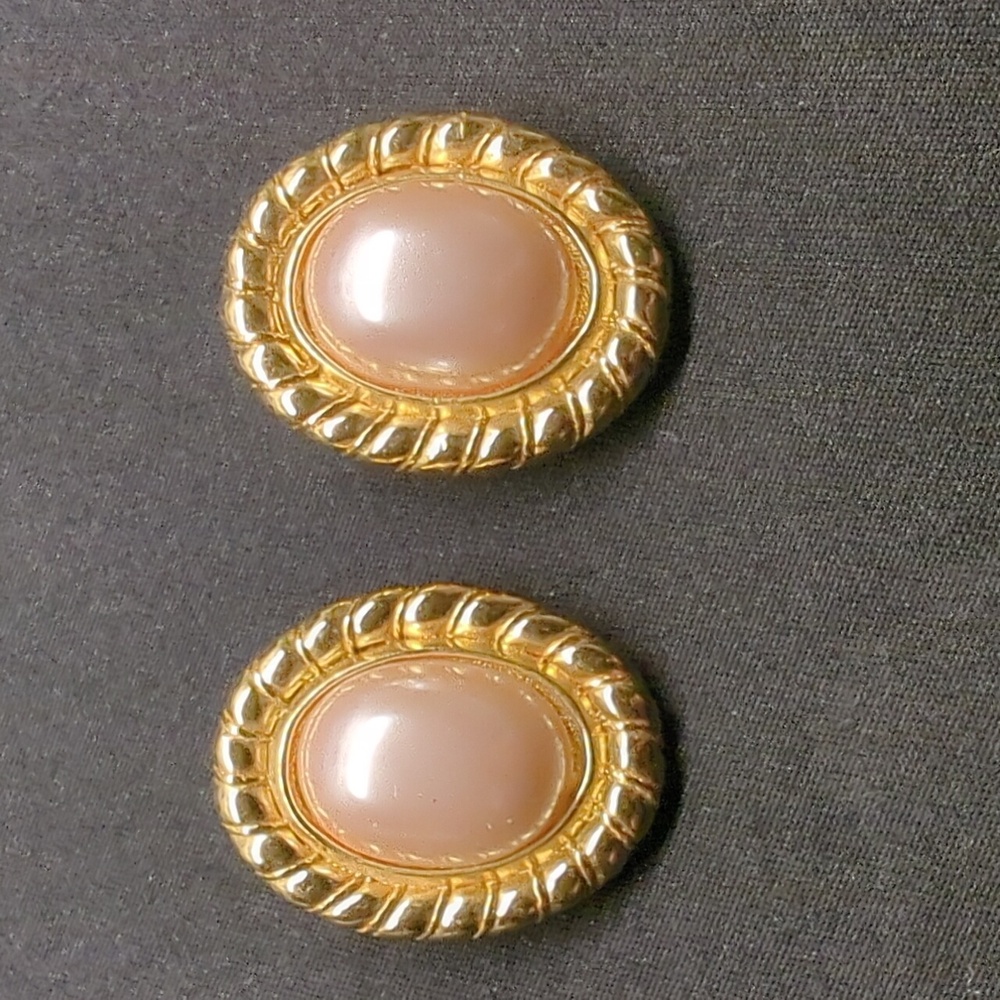 Vintage Carolee faux pink pearl  Clip-on earrings